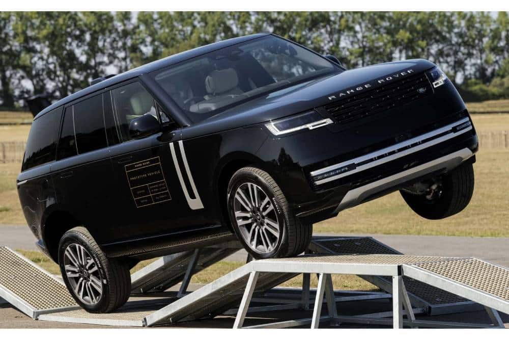 https://autogreeknews.gr/wp-content/uploads/2025/07/range-rover-elettrica-goodwood-2025-7.jpg