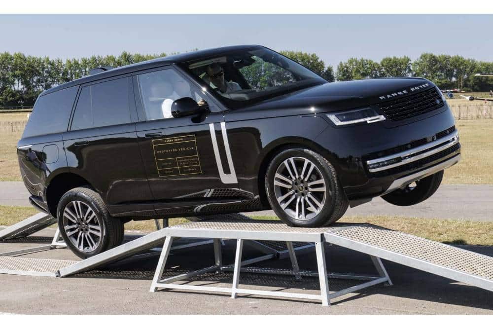 https://autogreeknews.gr/wp-content/uploads/2025/07/range-rover-elettrica-goodwood-2025.jpg