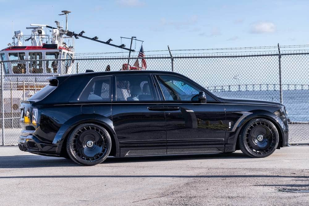 https://autogreeknews.gr/wp-content/uploads/2025/07/slammed-widebody-rolls-royce-cullinan-series-ii-bl-1.jpg