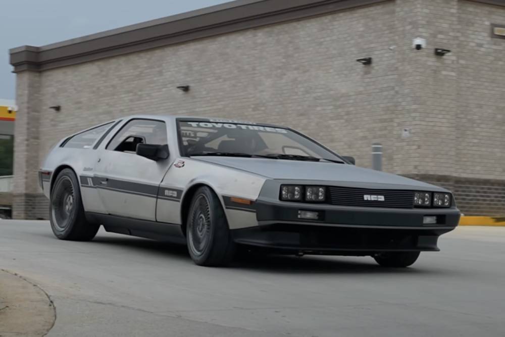 https://autogreeknews.gr/wp-content/uploads/2025/07/the-delorean-dmc-12-finally-gets-the-engine-it-des-1.jpg