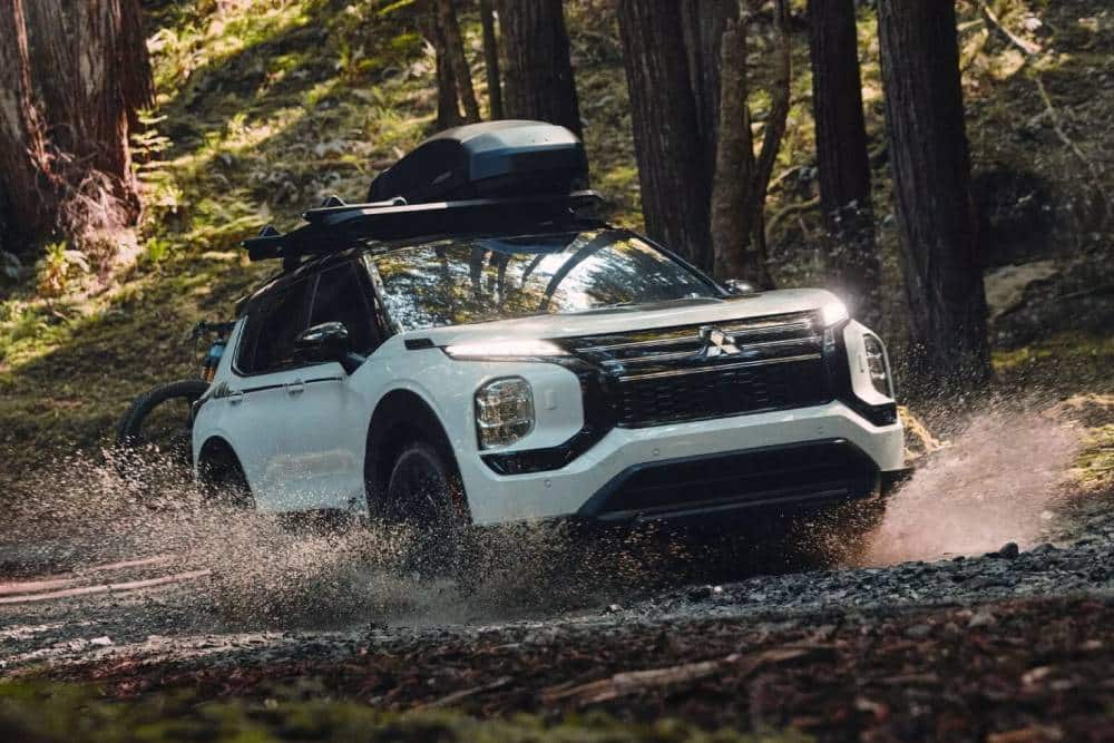Νέο Mitsubishi Outlander Trail Edition παίρνει τα βουνά