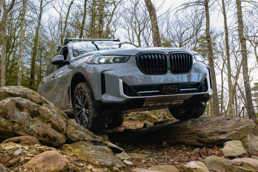 Δεν «μασάει» πουθενά η πιο off road BMW X5 (+video)