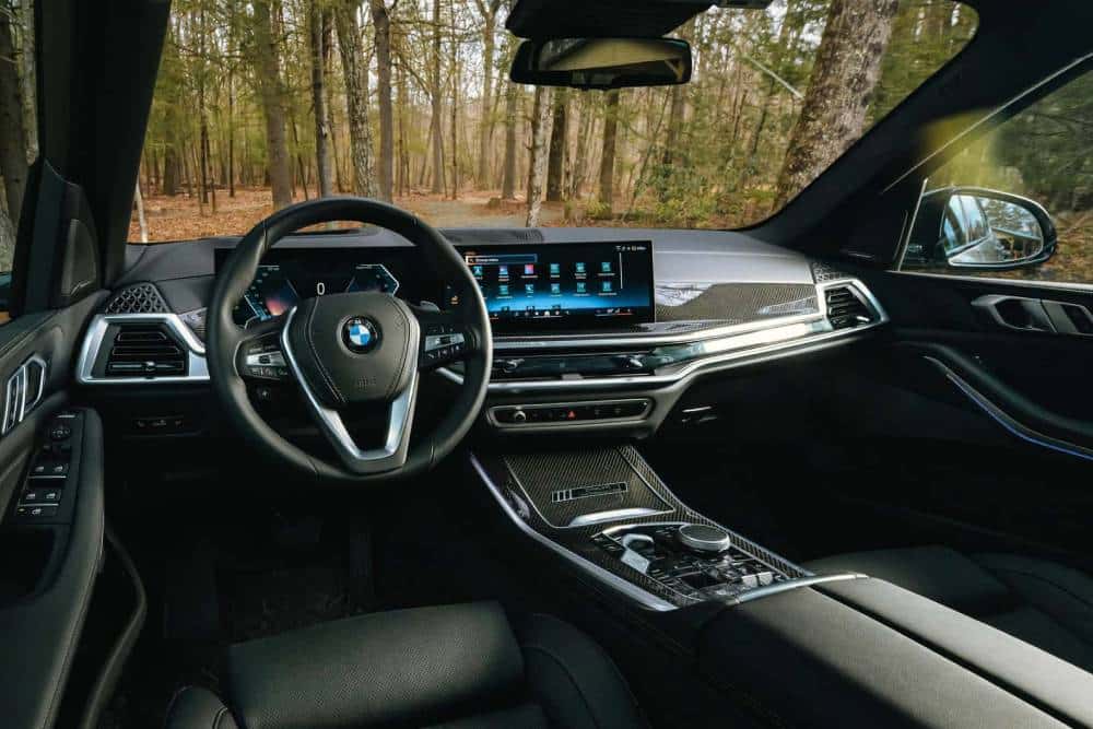 https://autogreeknews.gr/wp-content/uploads/2025/08/2025-bmw-x5-with-off-road-package-review-interio.jpg