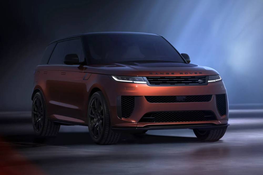 https://autogreeknews.gr/wp-content/uploads/2025/08/2026-Range-Rover-Sport-SV-Carbon-806-8-2048x1152-1.jpg