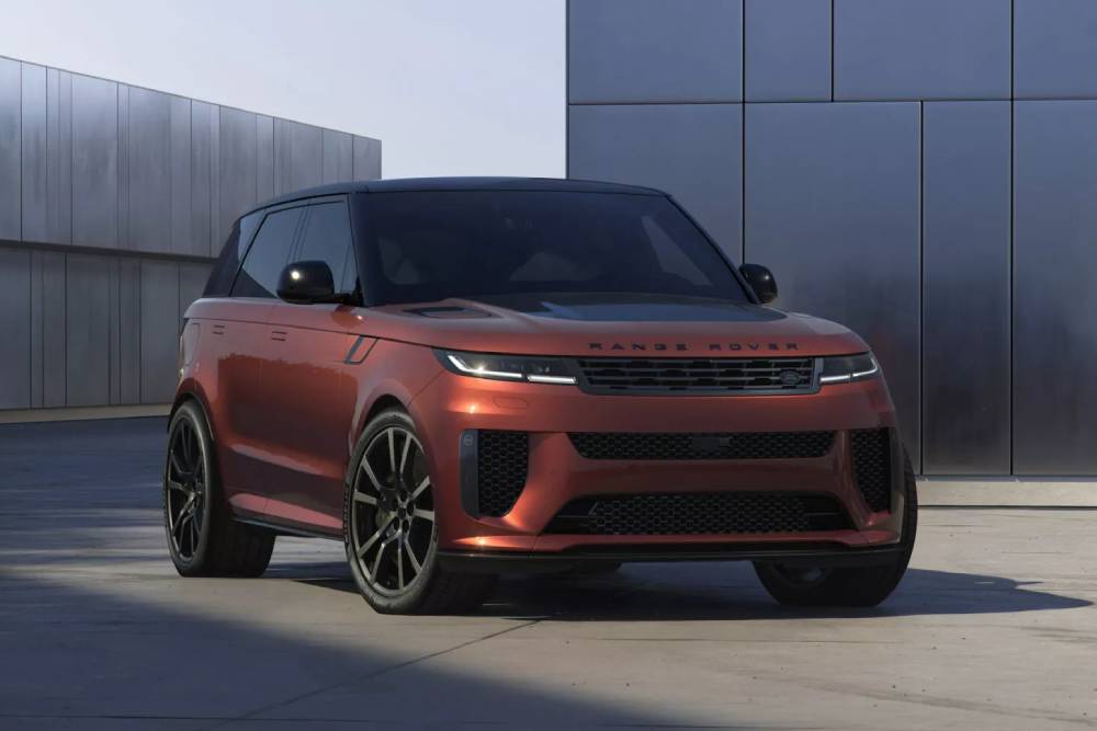 https://autogreeknews.gr/wp-content/uploads/2025/08/2026-Range-Rover-Sport-SV-Carbon-806-9-2048x1152-1.jpg