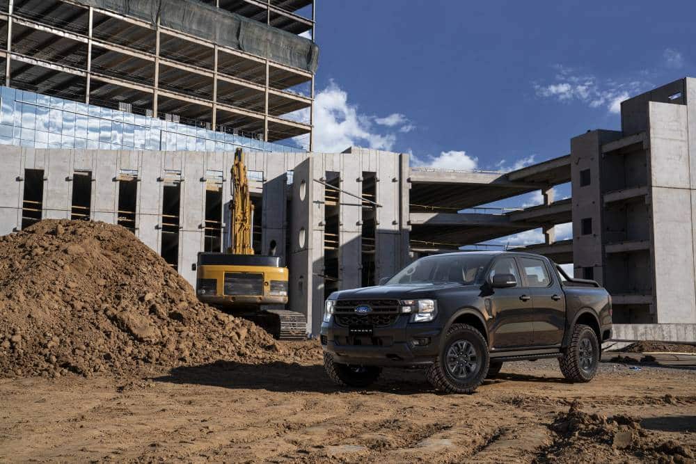 https://autogreeknews.gr/wp-content/uploads/2025/08/2026-ford-ranger-black-edition-returns-to-the-land-1.jpg