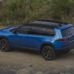 2026-jeep-cherokee-breaks-cover-goes-hybrid-and-mo (1)