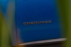 2026-jeep-cherokee-overland-badge