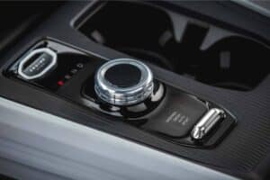 2026-jeep-cherokee-overland-gear-selector-and-star