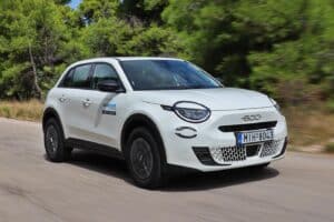 Fiat-600-Hybrid-kinisi