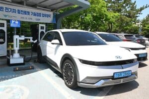 Hyundai-Ioniq-charging