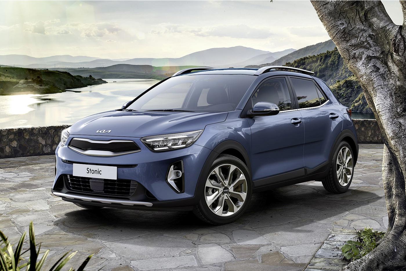 https://autogreeknews.gr/wp-content/uploads/2025/08/Kia-Stonic-static.jpg