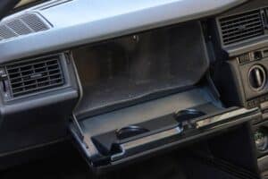 Mercedes_190_E_23-16_1985_Ayrton_Senna (5)