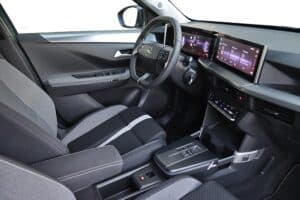 Opel Frontera 1.2 Hybrid 145 (32)