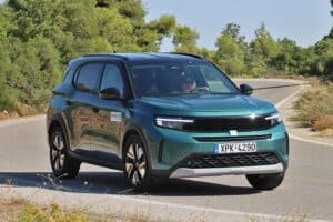 Opel Frontera 1.2 Hybrid 145 (42)