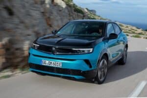 Opel-Mokka-2025-kinisi