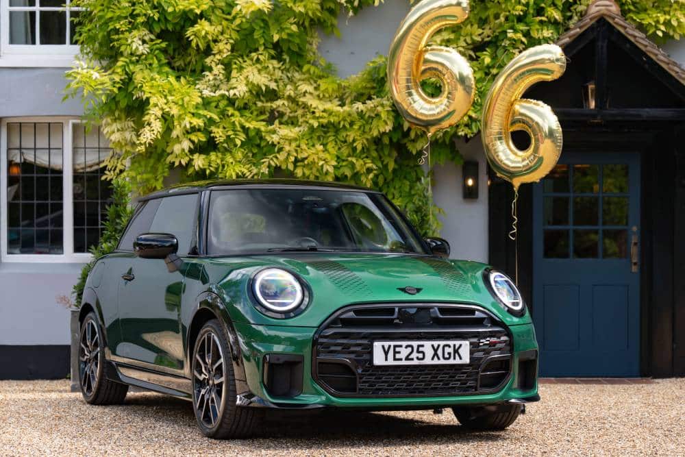 https://autogreeknews.gr/wp-content/uploads/2025/08/P90615294_highRes_mini-celebrates-its-1.jpg
