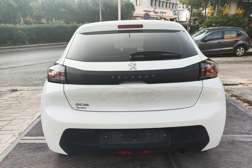 https://autogreeknews.gr/wp-content/uploads/2025/08/Peugeot-208-1.2-75-PS-2021-3.jpg