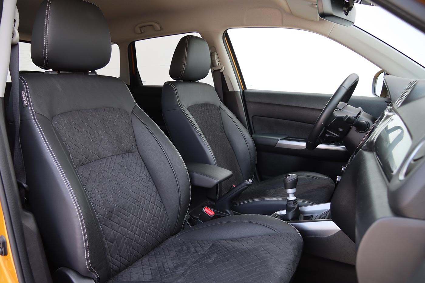 https://autogreeknews.gr/wp-content/uploads/2025/08/Suzuki-Vitara-interior.jpg