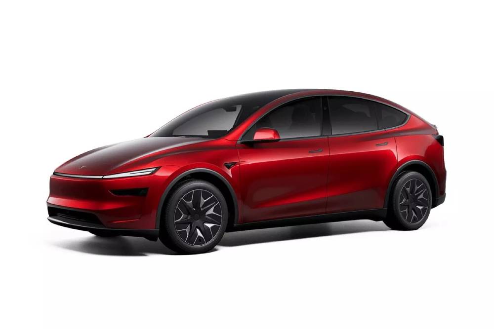 https://autogreeknews.gr/wp-content/uploads/2025/08/Tesla-Model-Y-L-819-15.jpg