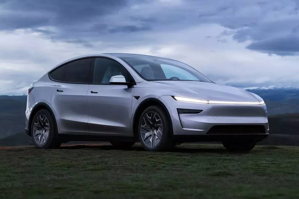 https://autogreeknews.gr/wp-content/uploads/2025/08/Tesla-Model-Y-L-819-21.jpg
