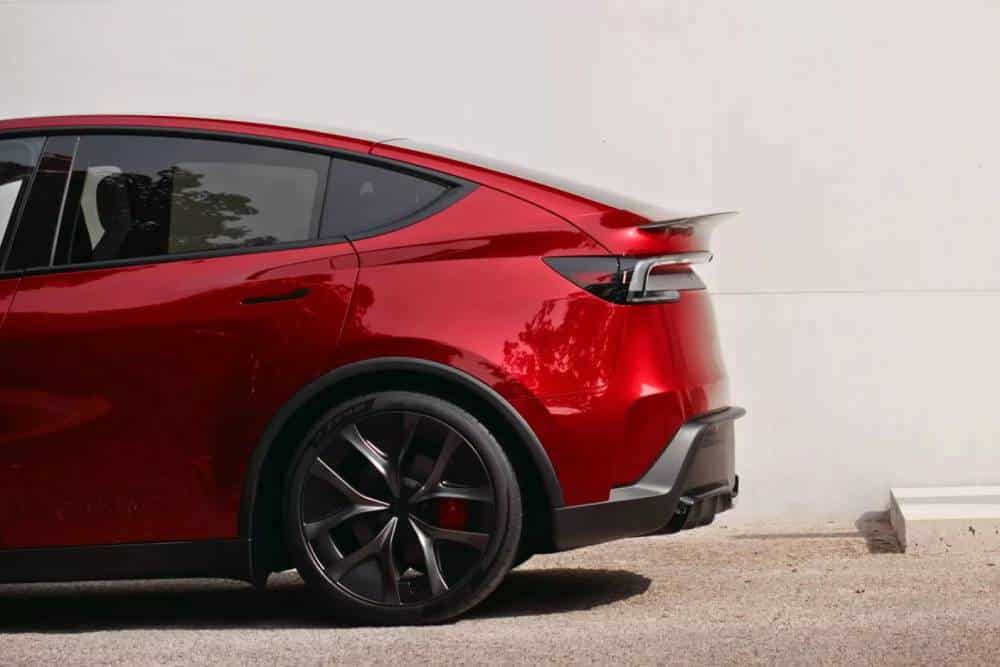 https://autogreeknews.gr/wp-content/uploads/2025/08/Tesla-Model-Y-Performance-13-2048x1152-1.jpg