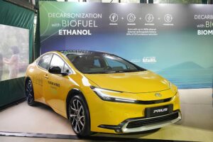 Toyota-Prius-PHEV-ethanol-prototype-(1)