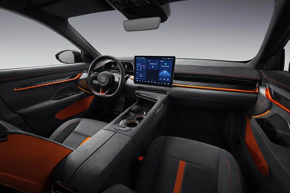 https://autogreeknews.gr/wp-content/uploads/2025/08/ZEEKR-001-interior.jpg