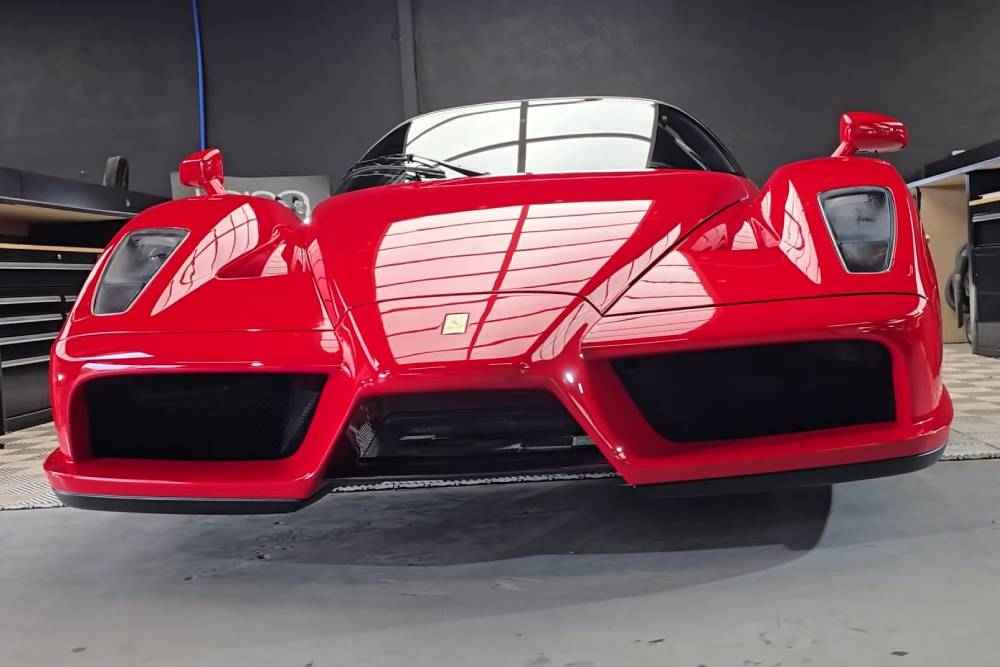https://autogreeknews.gr/wp-content/uploads/2025/08/buffing-4m-1000-mile-ferrari-enzo-was-already-awes-1.jpg