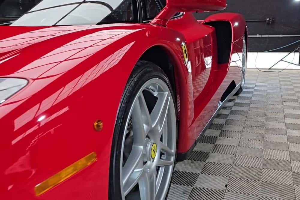 https://autogreeknews.gr/wp-content/uploads/2025/08/buffing-4m-1000-mile-ferrari-enzo-was-already-awes-4.jpg