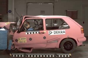 dekra-s-crash-test-of-a-second-generation-volkswag (2)