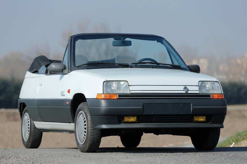 https://autogreeknews.gr/wp-content/uploads/2025/08/ebs_renault_5_gtr_cabriolet_2.jpg