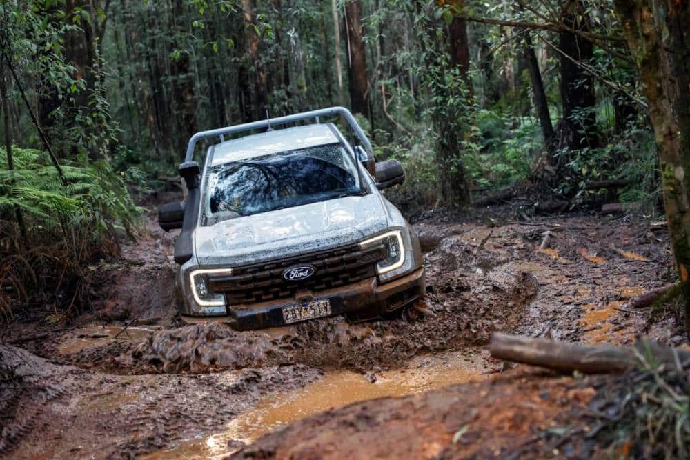 https://autogreeknews.gr/wp-content/uploads/2025/08/ford-ranger-super-duty-mud-testing-03.jpg