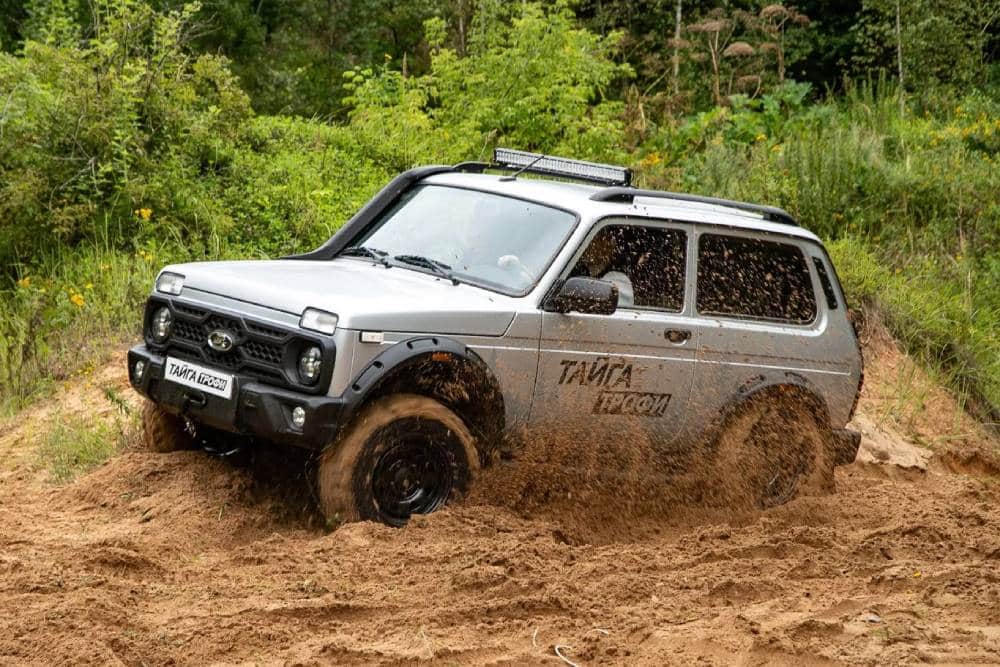 Βασιλιάς της ζούγκλας το Lada Niva Tayga