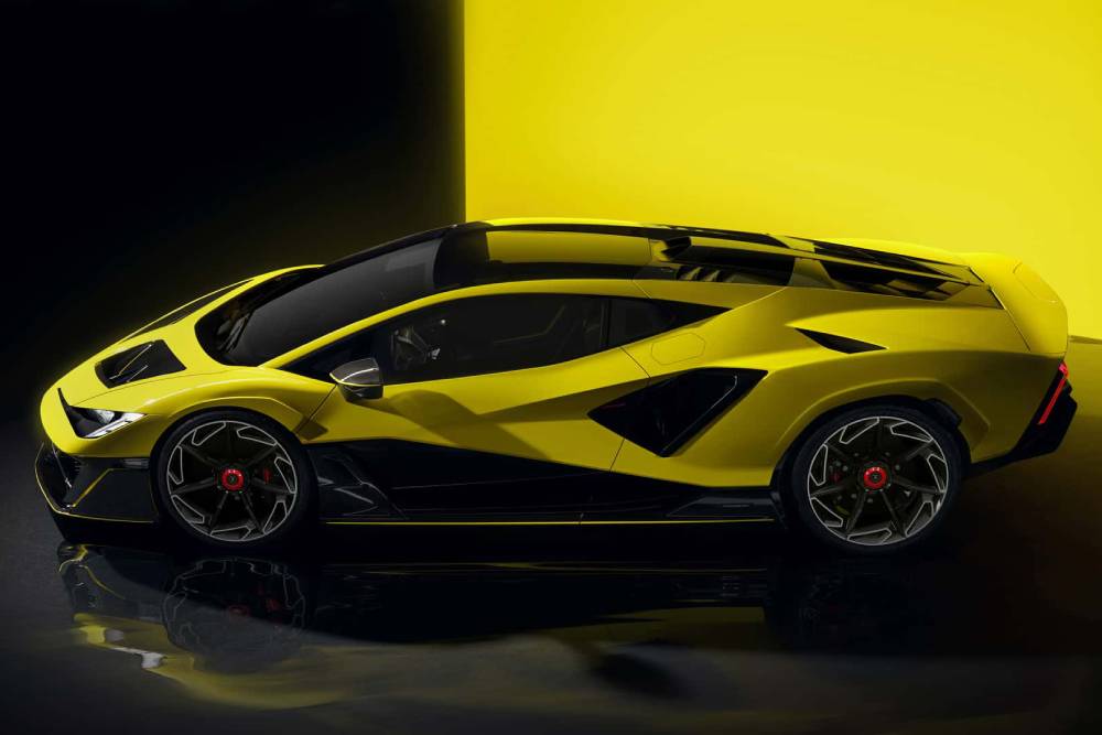 https://autogreeknews.gr/wp-content/uploads/2025/08/lamborghini-fenomeno-1.jpg