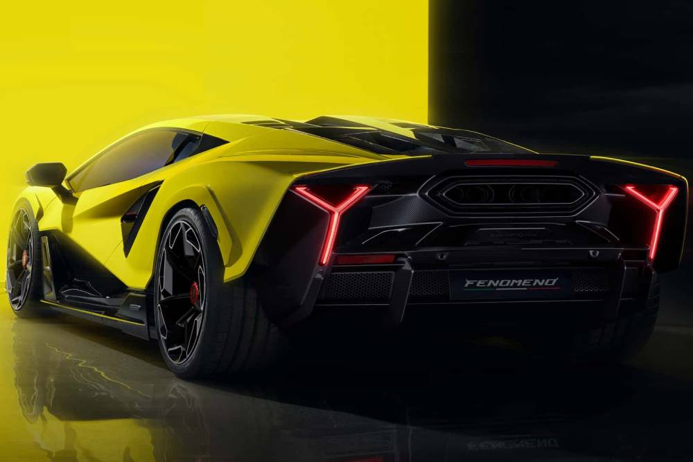 https://autogreeknews.gr/wp-content/uploads/2025/08/lamborghini-fenomeno-2.jpg