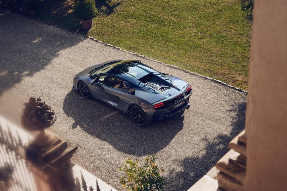 https://autogreeknews.gr/wp-content/uploads/2025/08/lamborghini-temerario-ad-personam-makes-everyone-d-2.jpg