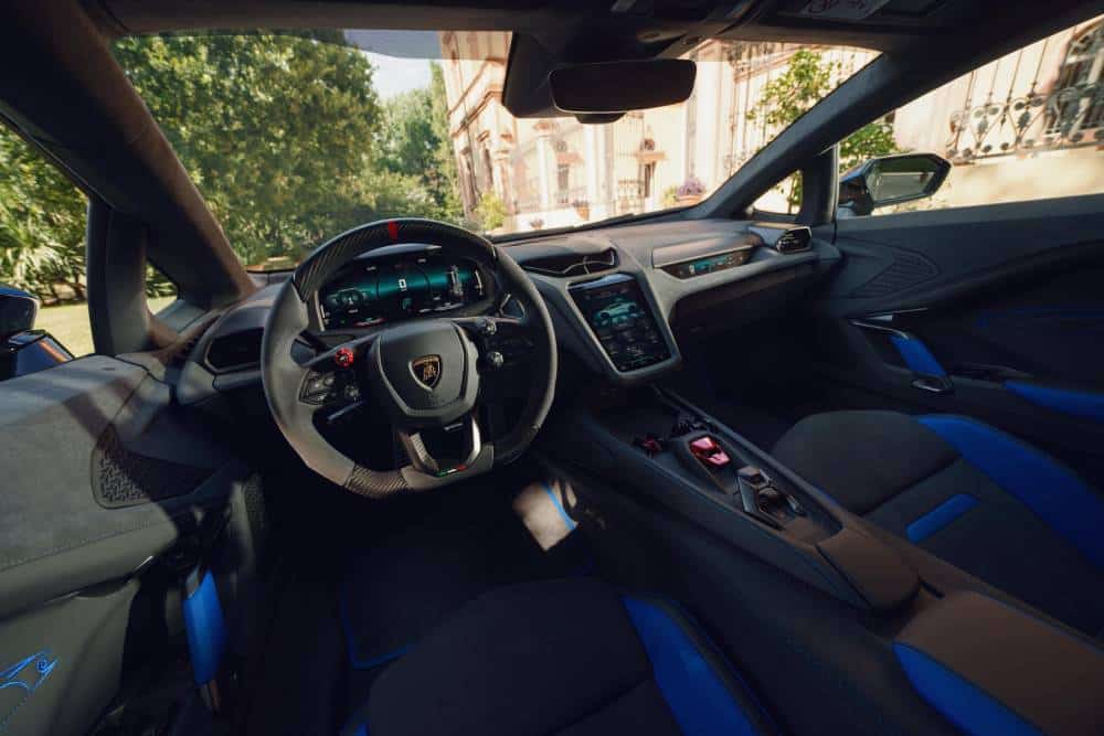 https://autogreeknews.gr/wp-content/uploads/2025/08/lamborghini-temerario-ad-personam-makes-everyone-d-3.jpg