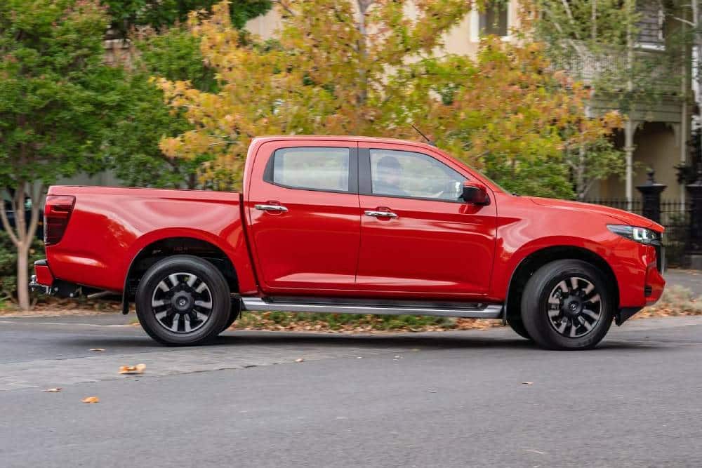 https://autogreeknews.gr/wp-content/uploads/2025/08/mazda-bt-50-no-ev-02.jpg