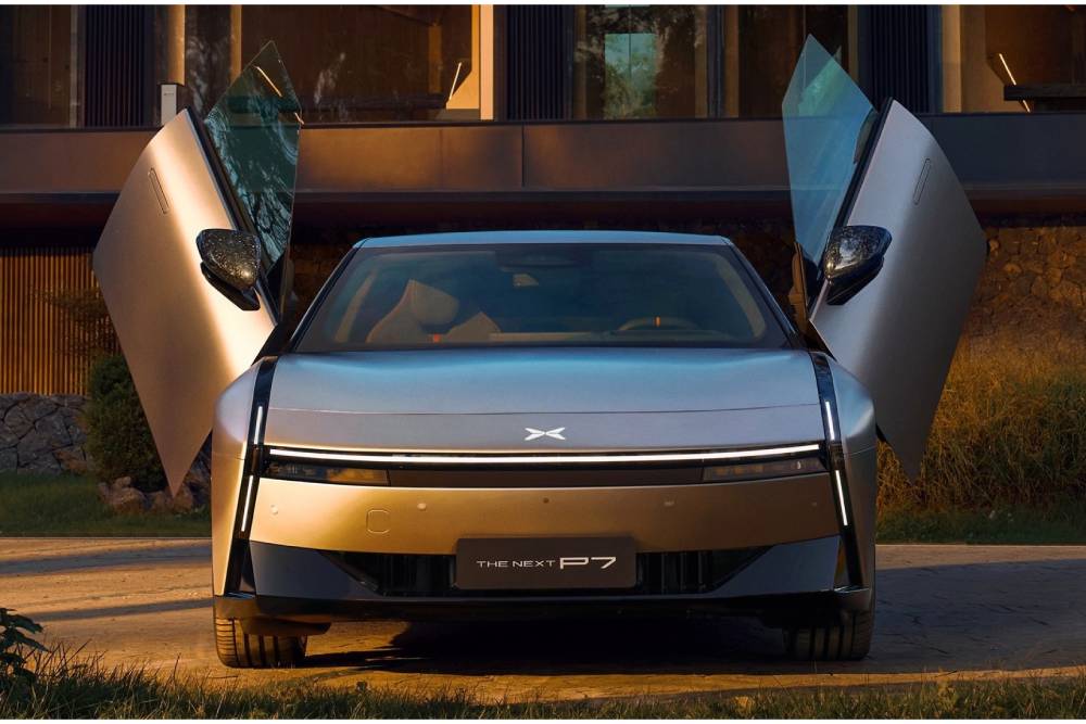 https://autogreeknews.gr/wp-content/uploads/2025/08/new-xpeng-p7-04.jpg