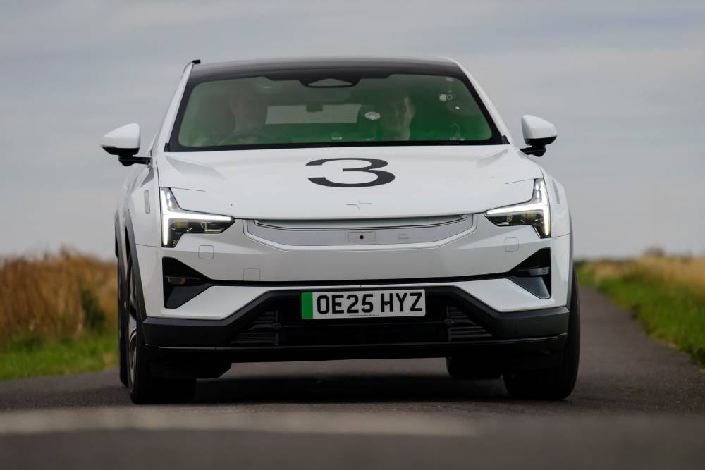 https://autogreeknews.gr/wp-content/uploads/2025/08/polestar-3-shreds-the-ev-range-anxiety-with-a-worl-8.jpg