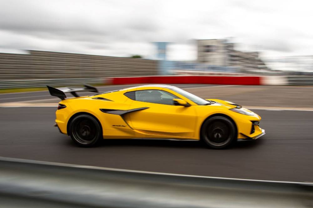 https://autogreeknews.gr/wp-content/uploads/2025/08/the-c8-corvette-zr1x-is-faster-at-the-nurburgring-2.jpg