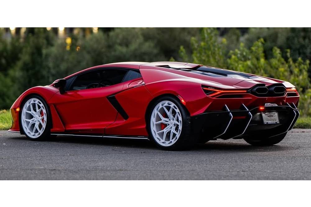 https://autogreeknews.gr/wp-content/uploads/2025/08/this-red-lamborghini-revuelto-on-new-wheels-is-wha-2.jpg