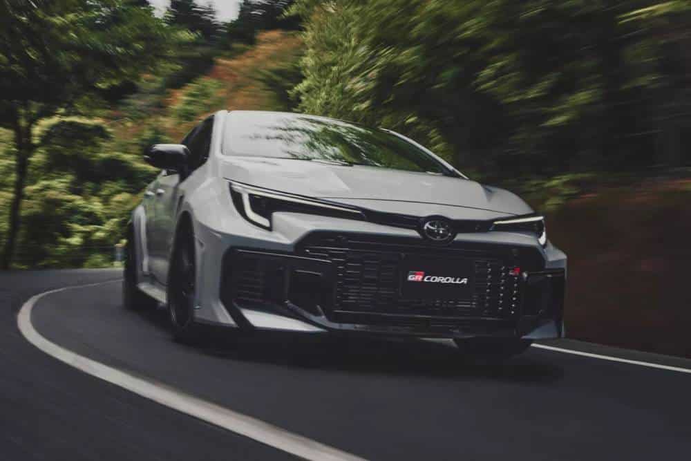 https://autogreeknews.gr/wp-content/uploads/2025/09/2026-Toyota-GR-Corolla-Japan-2-2048x1366-1.jpg