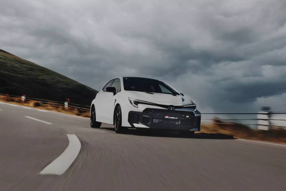 https://autogreeknews.gr/wp-content/uploads/2025/09/2026-Toyota-GR-Corolla-Japan-4-2048x1366-1.jpg