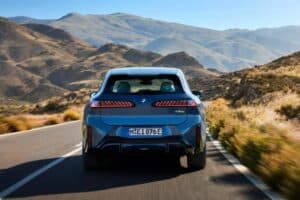 BMW-iX3-17-2048×1366