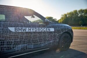 BMW-iX5-Hydrogen-(6)