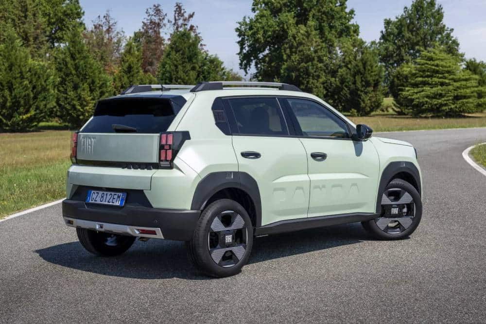 https://autogreeknews.gr/wp-content/uploads/2025/09/Fiat-Grande-Panda-Petrol-6-2048x1366-1.jpg