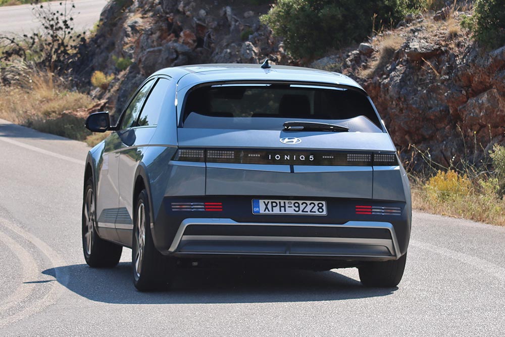 https://autogreeknews.gr/wp-content/uploads/2025/09/Hyundai-Ioniq-5-FL-230-PS-30.jpg