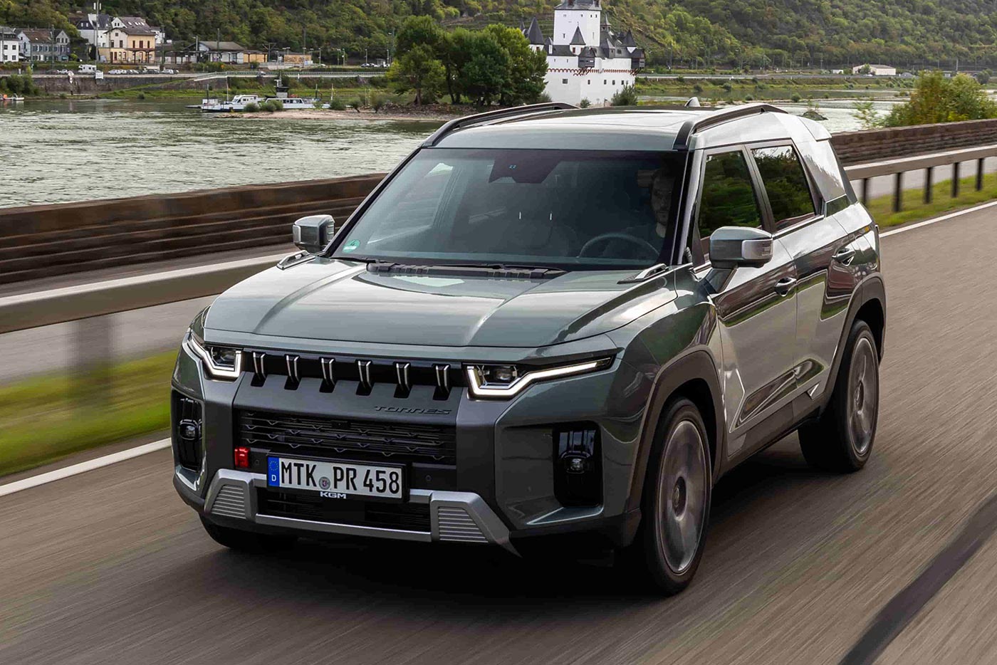 Με ανταγωνιστική τιμή το νέο KGM Torres Hybrid